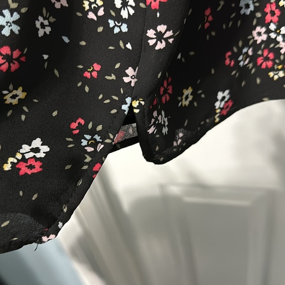 Floral sleeveless blouse - Picture 3 of 4